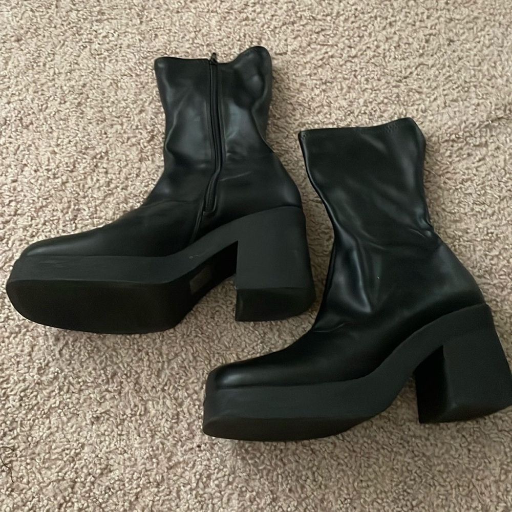 Women’s Steve Madden platform boots black size 10 heels